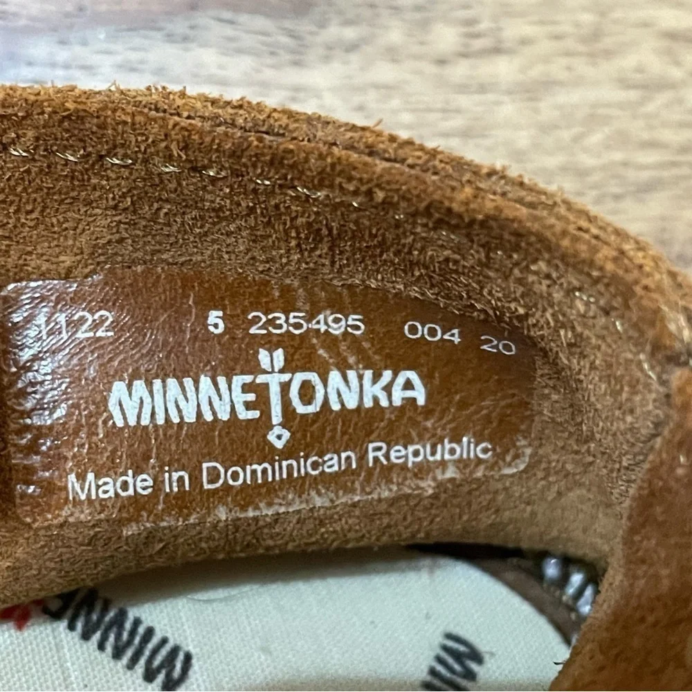 Minnetonka Moccasins 1122‎ - Infants Front Strap Bootie - Brown Suede C5